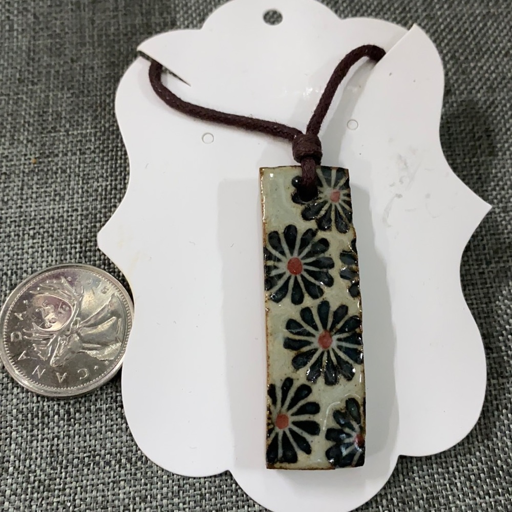 Ceramic daisy necklace